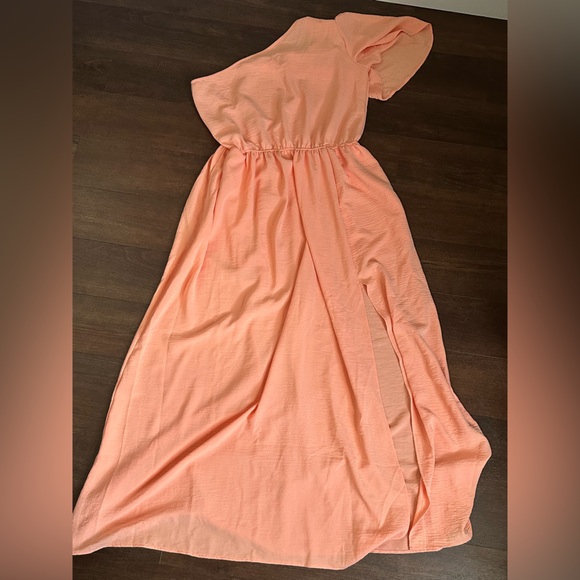Elegant One-Shoulder Flowing Silhouette Dress Peach